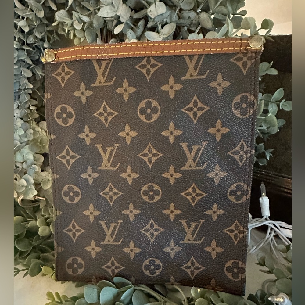 Louis Vuitton | COLLECTORS ITEM | one of a kind pouch - Picture 1 of 7